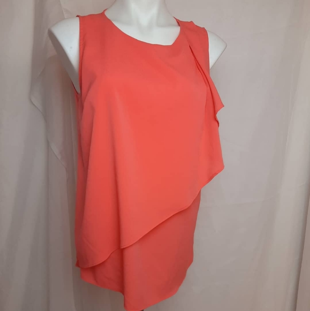 Apt 9 salmon color tank top size medium.
Excellent